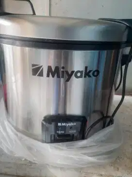 D jual penanak nasi megicom merek miyako tipe:MCG-171.