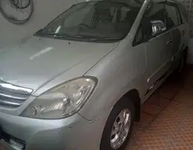 Toyota Kijang Innova 2010 Bensin