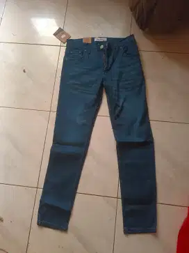 Celana panjang Jeans pull n bear biru size 32