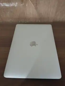 Macbook Pro 13 2018 i5 8 256gb
