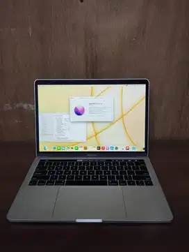 Macbook Pro 13 2018 i5 8 256gb