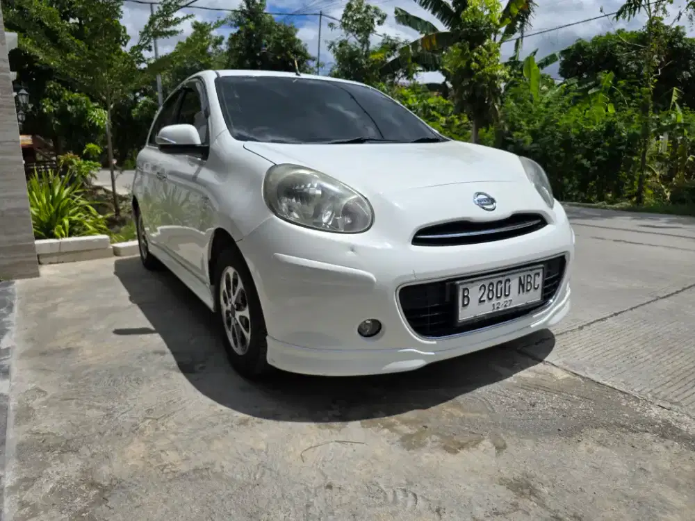 Nissan march putih 2012 automatic