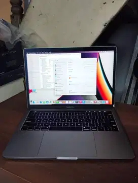 Macbook Pro 13 2018 i7 16 500