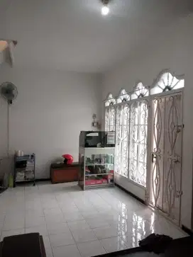 DIJUAL RUMAH 2 LANTAI LOKASI STRATEGIS DI KOTA MAGELANG 