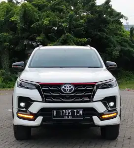 Av Mobil VRZ TRD 2021,AT,KM 19RB,PAJAK PANJANG,SERVICE RECORD,ISTIMEWA