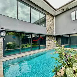 Rumah Modern Minimalis With Private Pool