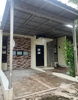 DI JUAL CEPAT/ Di Sewakan Perumahan   De Residence Kota Harapan Indah