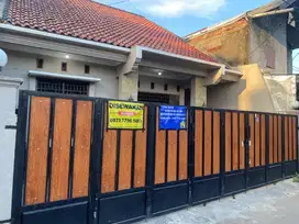 Disewakan rumah perTahun di Jl. Raya Tengah, Condet, Jakarta Timur