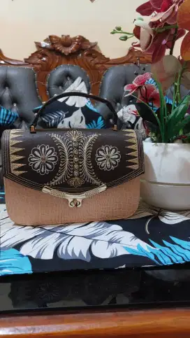 Tas pesta motif pintu aceh