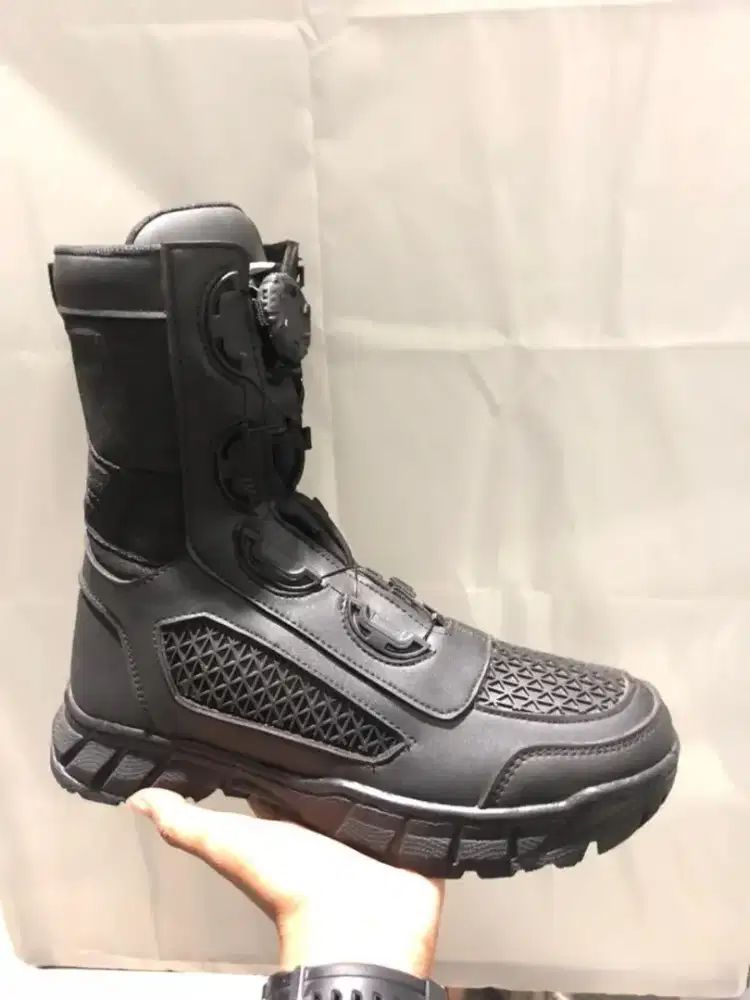 Sepatu pdl libra jaring tali putar hitam sol weba