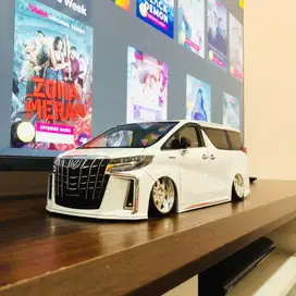 Toyota Alphard White Color Swap Wheels Skala 1:18 [berlisensi toyota]