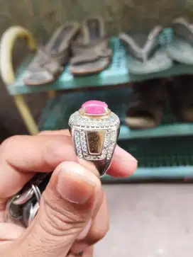 Cincin batu ruby