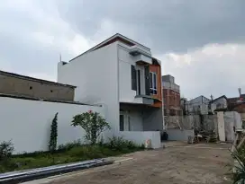 Rumah 2 /3 lantai desain mewah dan megah di kalasan raya kota bandung