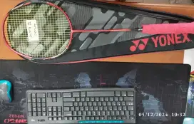 Raket Bulutangkis merk YONEX original masih baru