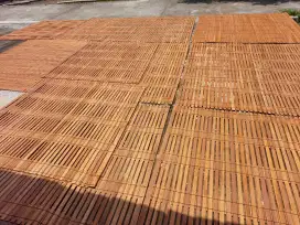 Tirai kayu jati