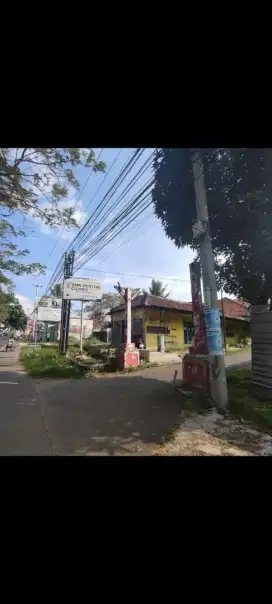 Tanaah pinggir jalan Cirebon kuningan