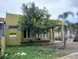 DISEWAKAN RUMAH UNTUK USAHA