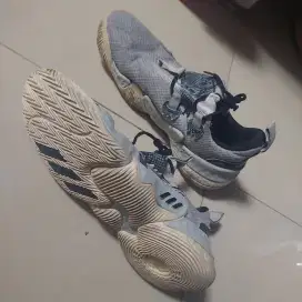 Adidas Iight Strike