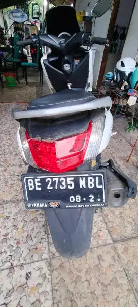 Yamaha NMAX putih