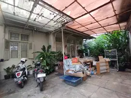 Rumah hitung tanah di mainroad cihampelas Bandung