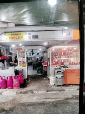 di butu karyawan restoran