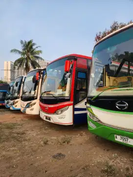 Bus Hino R260 km rendah