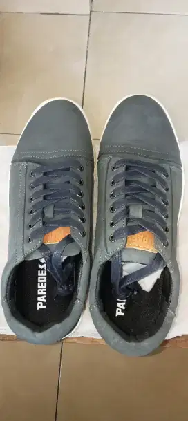 SEPATU BRAND TERKENAL SIZE 42 NAVY