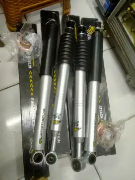 Shock absorber merk RAW predator depan blkg buat mobil Toyota Fortuner