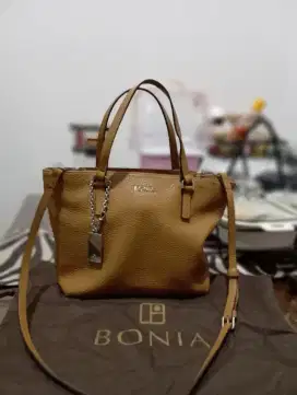 Bonia hand bag warna mustard (kuning kunyit)original auntentic