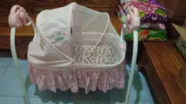 Tempat tidur bayi masih bagus