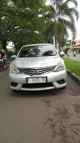 Nisan grand livina automatic tahun 2013 di jual.