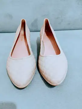 Sepatu preloved wanita