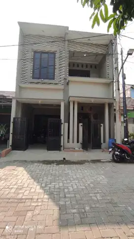 RUMAH 3 LANTAI MEKARSARI RESIDENCE.