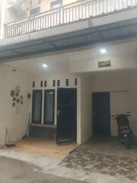 Disewakan rumah 2 lantai siap huni di dalam cluster harga murah