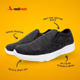 Sepatu Olahraga Redknot Size 40