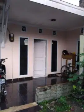 Di kontrakan rumah pertahun