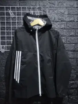 06 Jaket waterproof Adidas M