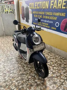 Scoopy tahun 2024 biru putih