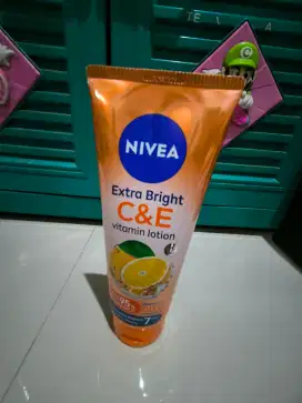 Nivea Extra Bright C & E Vitamin Body Lotion 320ml