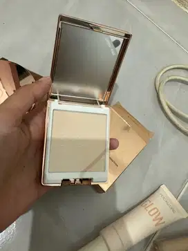 ESQA FLAWLESS POWDER FOUNDATION