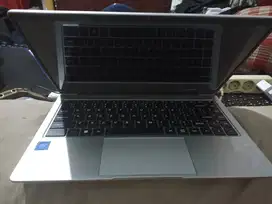 Laptop masih baru 1 x pemakaian