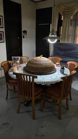 Jual Set Meja Makan Bekas. Round Dining Table