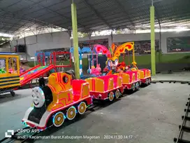 Odong odong kereta lantai rel bisa request