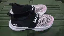 Sepatu Anak Skechers Size 33