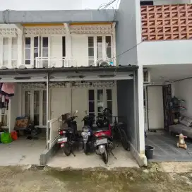 Disewakan rumah 2 lantai di dalam cluster akses mobil harga murah