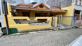 Rumah Darmo Permai Dekat Pakuwon Indah, Graha Family