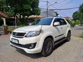 Toyota FORTUNER 2,7 TRD AT BENSIN 2013 PUTOH