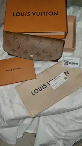 LV Emillie Wallet