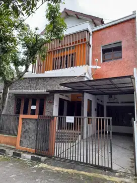 Di jual cepat rumah 2 lantai dalam perumahan, di jetis kota Yogyakarta