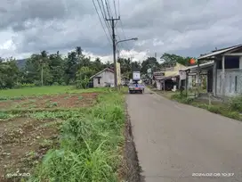 Tanah datar nempel jalan kabupaten ke jalan provinsi sangat dekat